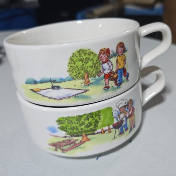Vintage Campbell's Xmas Soup Appetizer Bowls Mugs Set of 2 BBQ Walking Picnic - Picture 1 of 3
